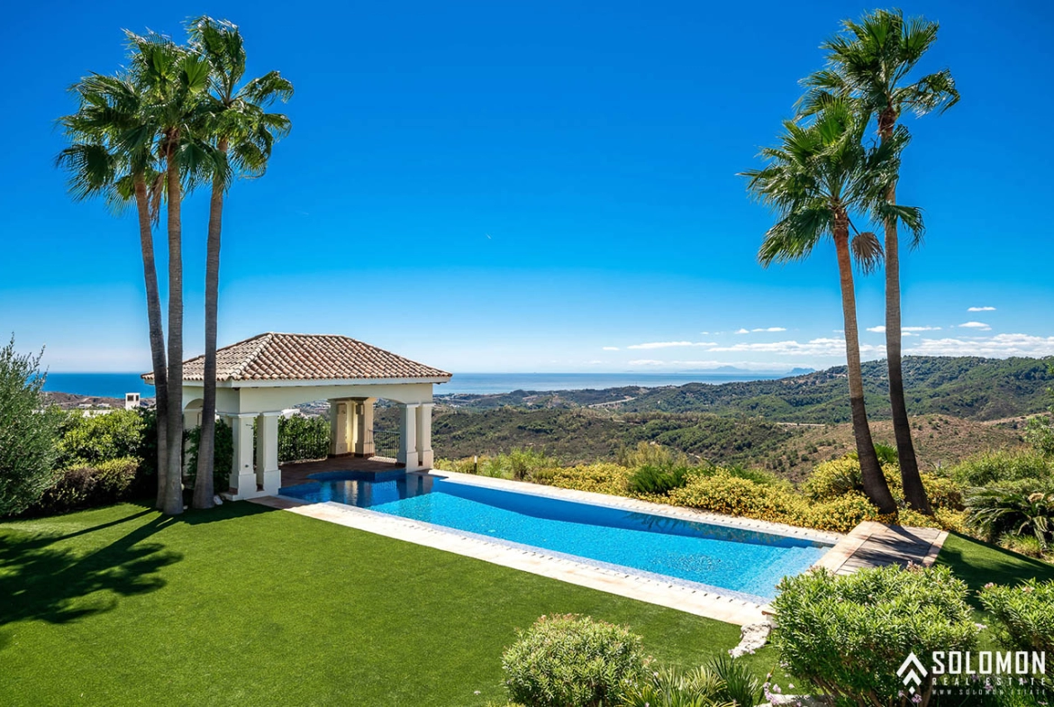 Bright Mansion with the Beautiful Swimming Pool in Benahavís – Costa del Sol – Marbella – Málaga – Spain