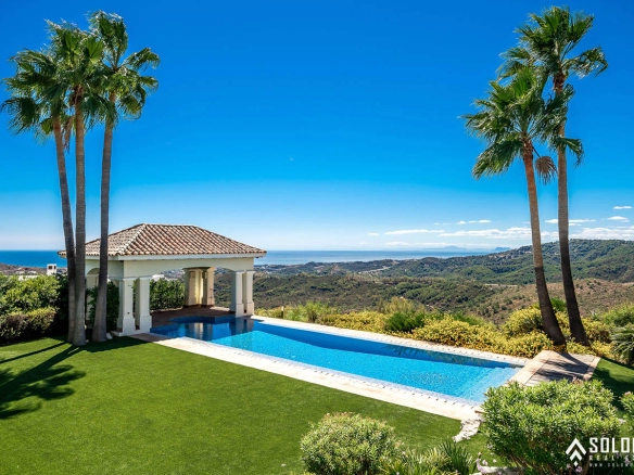 Bright Mansion with the Beautiful Swimming Pool in Benahavís – Costa del Sol – Marbella – Málaga – Spain