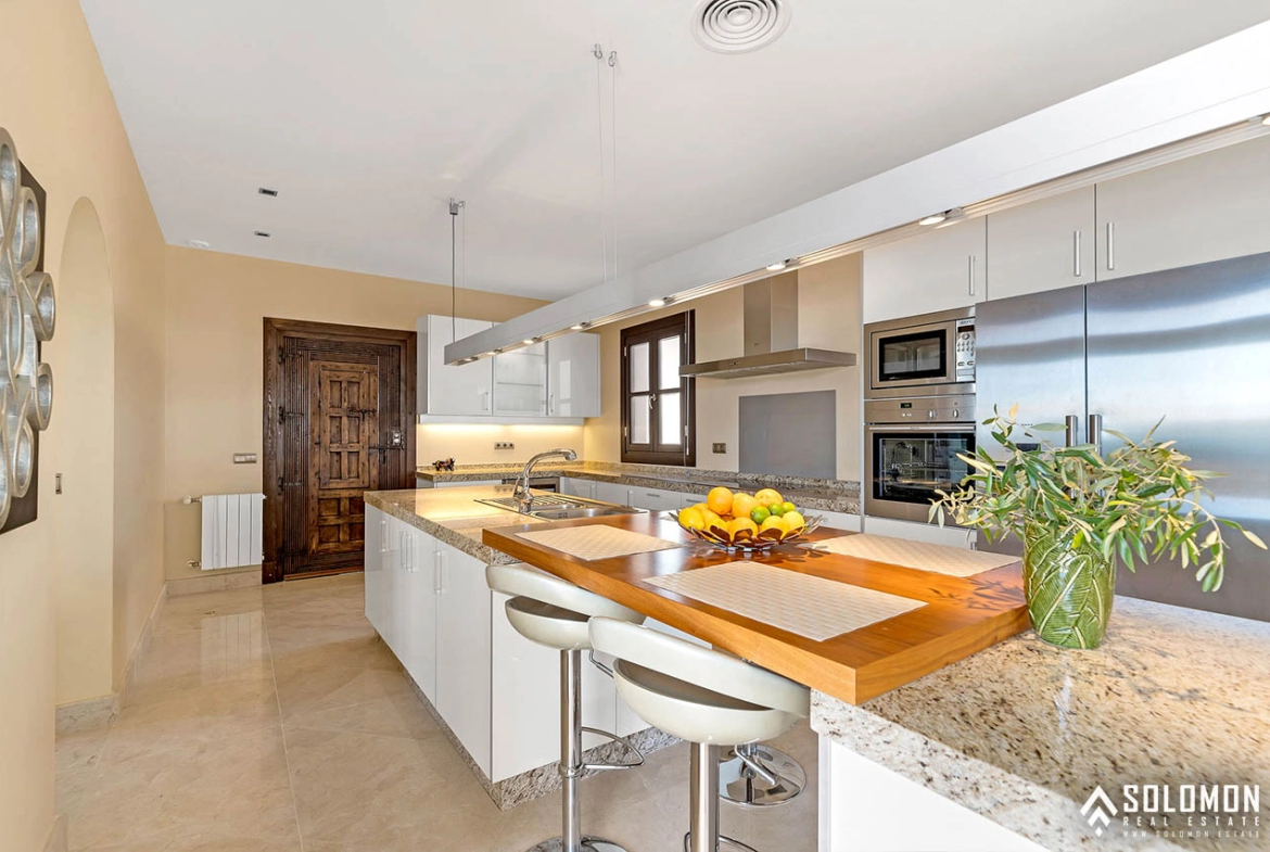 Bright Mansion with the Beautiful Swimming Pool in Benahavís – Costa del Sol – Marbella – Málaga – Spain