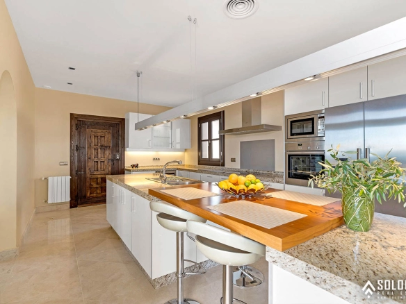 Bright Mansion with the Beautiful Swimming Pool in Benahavís – Costa del Sol – Marbella – Málaga – Spain