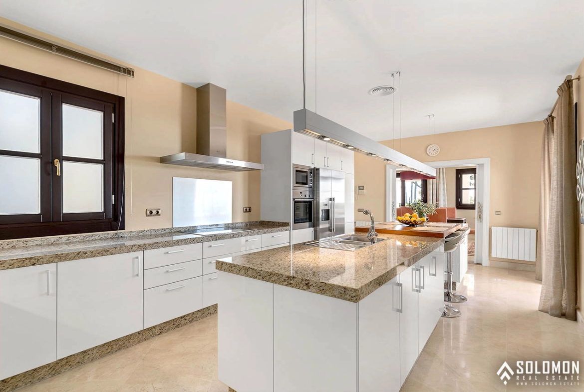 Bright Mansion with the Beautiful Swimming Pool in Benahavís – Costa del Sol – Marbella – Málaga – Spain
