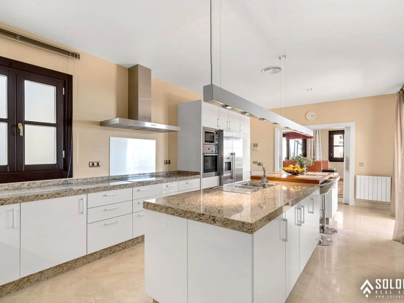 Bright Mansion with the Beautiful Swimming Pool in Benahavís – Costa del Sol – Marbella – Málaga – Spain