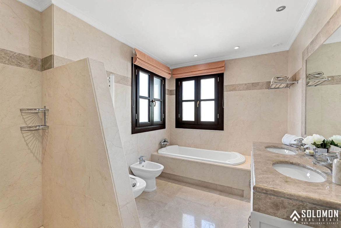 Bright Mansion with the Beautiful Swimming Pool in Benahavís – Costa del Sol – Marbella – Málaga – Spain