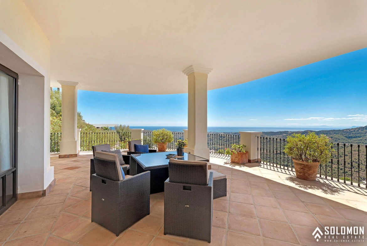 Bright Mansion with the Beautiful Swimming Pool in Benahavís – Costa del Sol – Marbella – Málaga – Spain