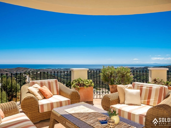 Bright Mansion with the Beautiful Swimming Pool in Benahavís – Costa del Sol – Marbella – Málaga – Spain