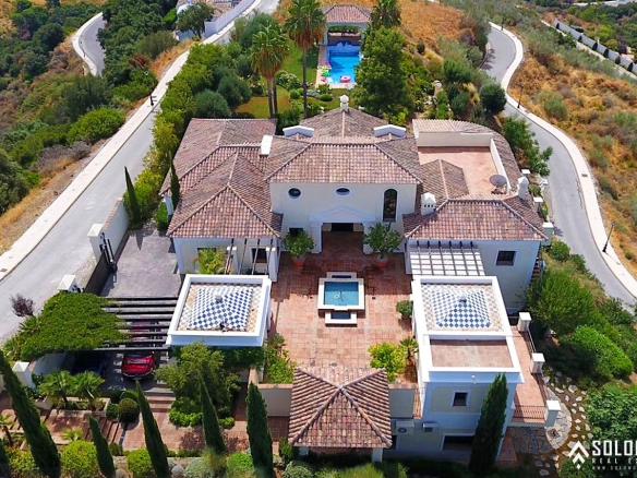 Bright Mansion with the Beautiful Swimming Pool in Benahavís – Costa del Sol – Marbella – Málaga – Spain