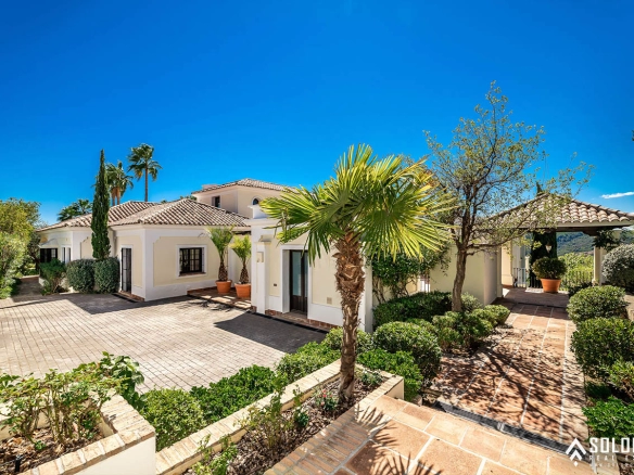Bright Mansion with the Beautiful Swimming Pool in Benahavís – Costa del Sol – Marbella – Málaga – Spain