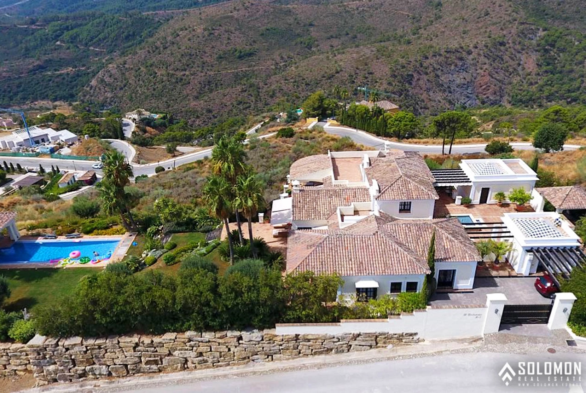 Bright Mansion with the Beautiful Swimming Pool in Benahavís – Costa del Sol – Marbella – Málaga – Spain