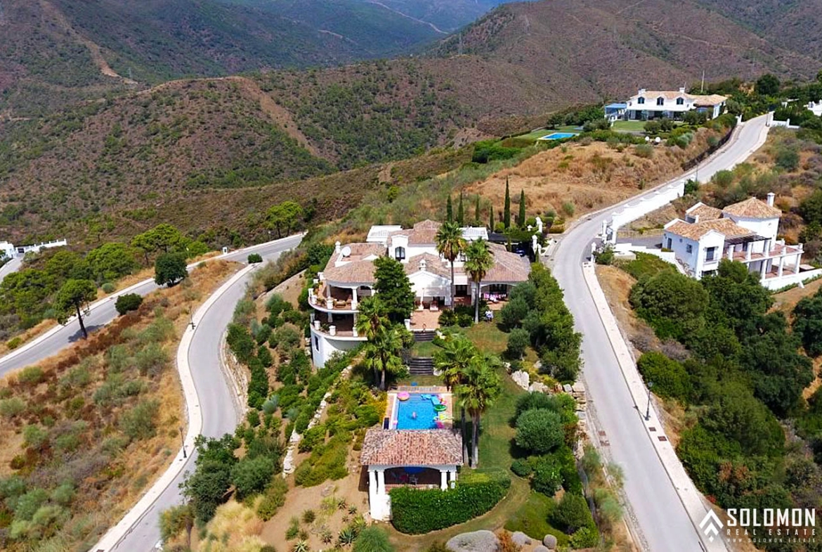 Bright Mansion with the Beautiful Swimming Pool in Benahavís – Costa del Sol – Marbella – Málaga – Spain