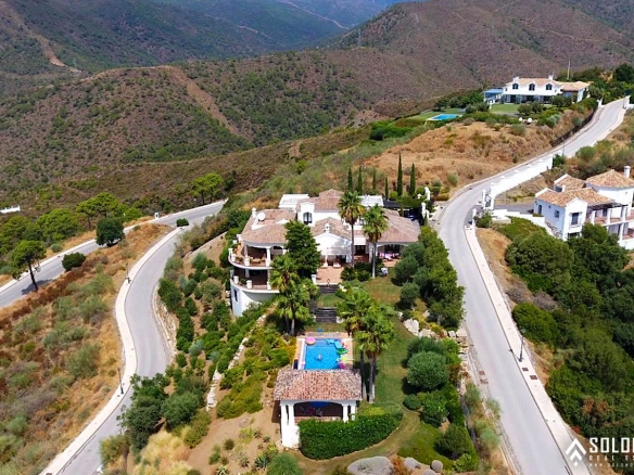 Bright Mansion with the Beautiful Swimming Pool in Benahavís – Costa del Sol – Marbella – Málaga – Spain