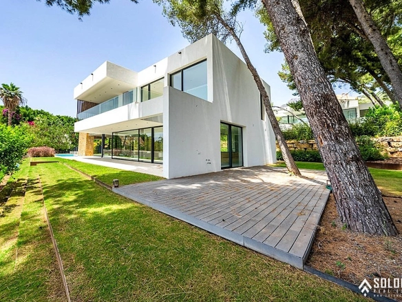 Unique Detached House with Pleasant Sea Views in Marbella – Costa del Sol – Nueva Andalucia – Málaga – Spain