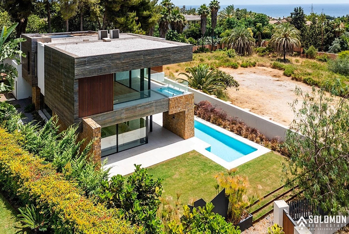 Unique Detached House with Pleasant Sea Views in Marbella – Costa del Sol – Nueva Andalucia – Málaga – Spain