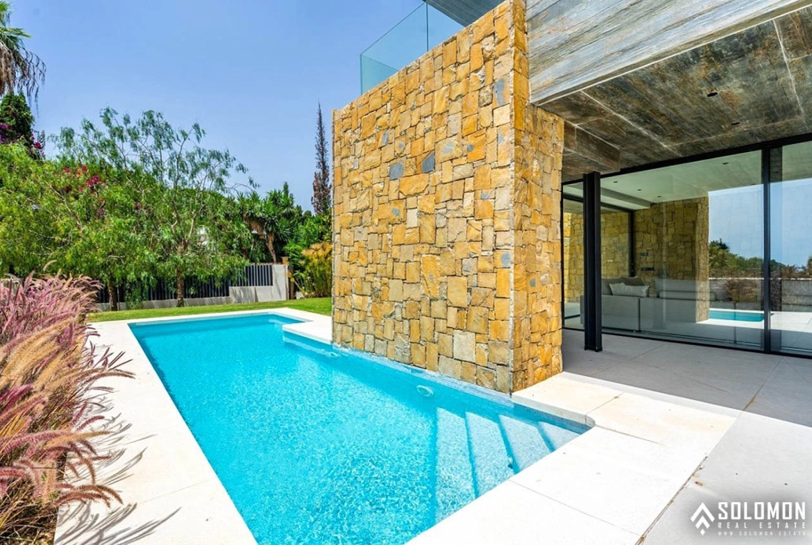 Unique Detached House with Pleasant Sea Views in Marbella – Costa del Sol – Nueva Andalucia – Málaga – Spain