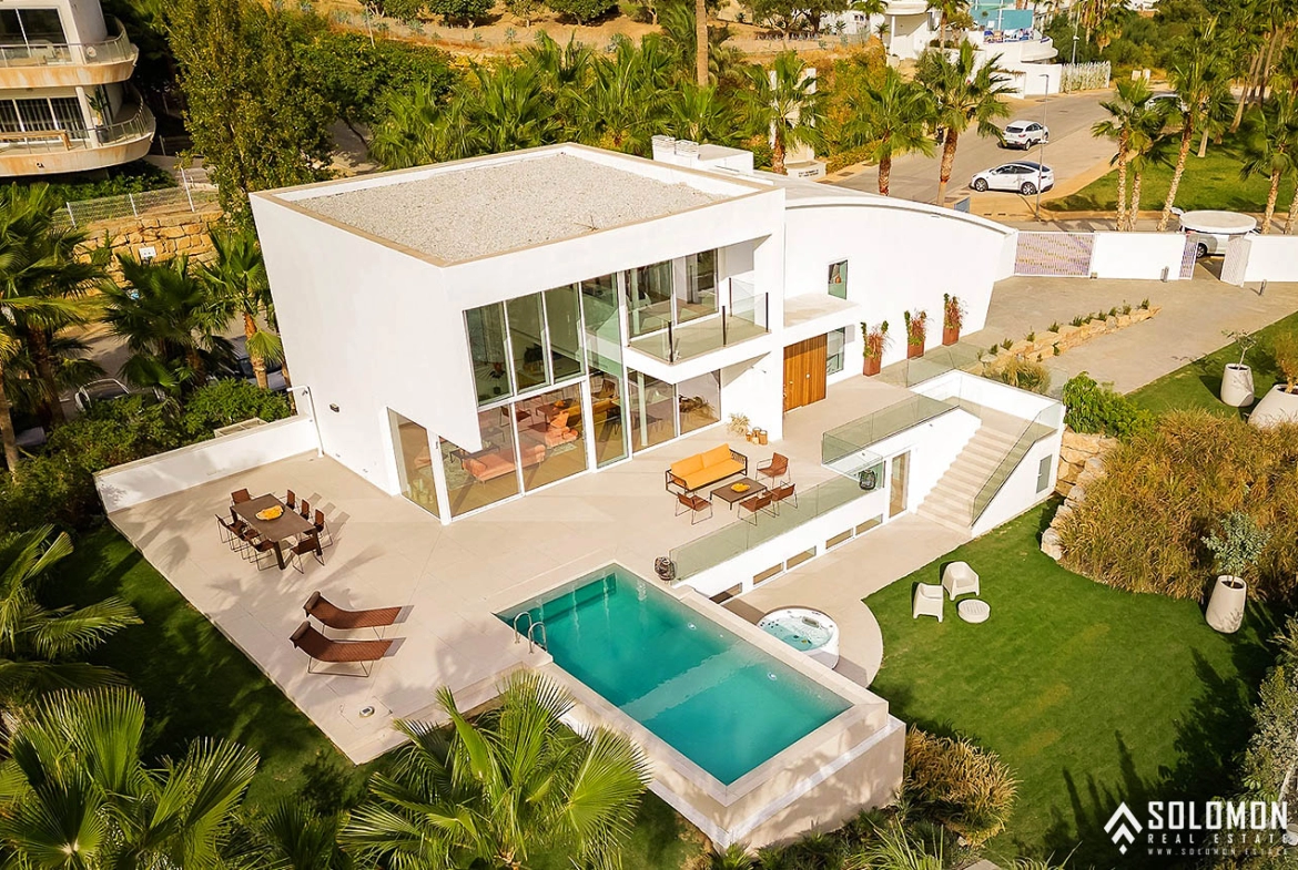 Luxury Villa in a Sought-After Neighborhood in Benalmádena – Costa del Sol – Marbella – Málaga – Spain