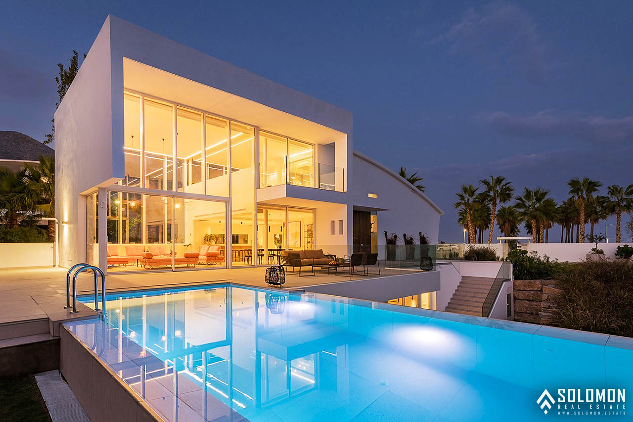 Luxury Villa in a Sought-After Neighborhood in Benalmádena – Costa del Sol – Marbella – Málaga – Spain