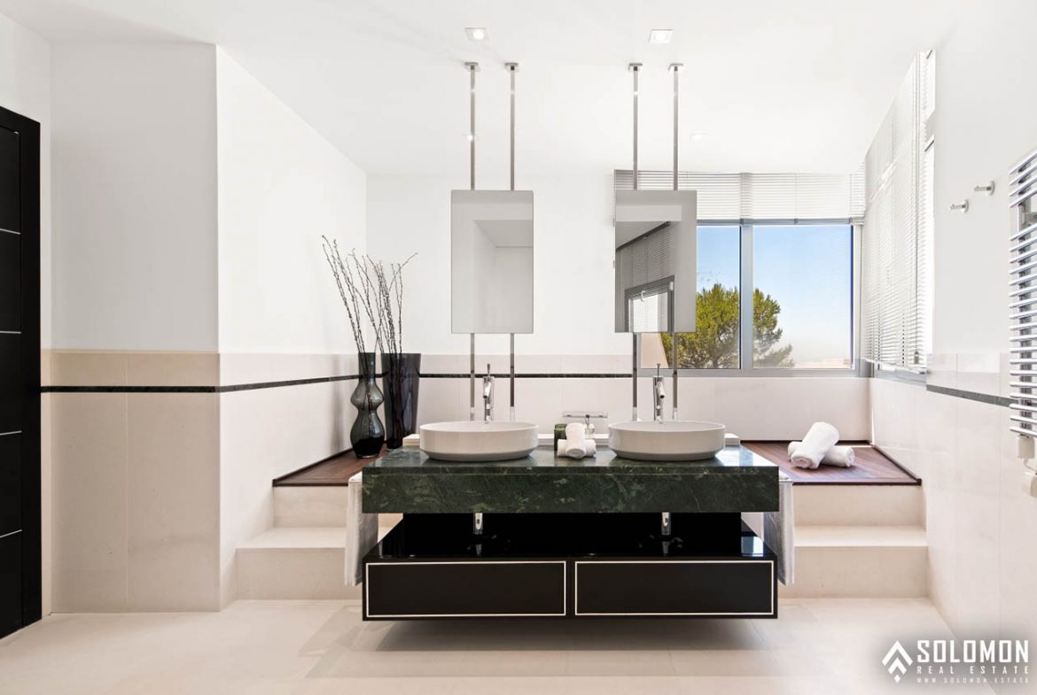 Perfectly Located Prestigious Villas in Marbella - Costa del Sol - Málaga - Spain