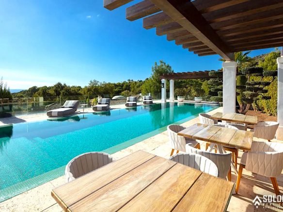 Exclusive Villa with a Timeless Design Close to Marbella Center - Costa del Sol - Málaga - Spain