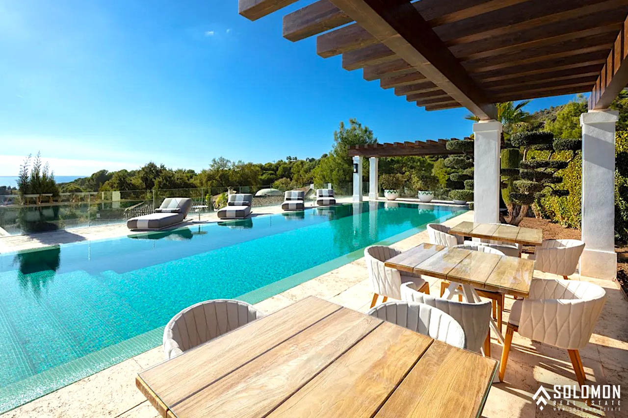 Exclusive Villa with a Timeless Design Close to Marbella Center - Costa del Sol - Málaga - Spain