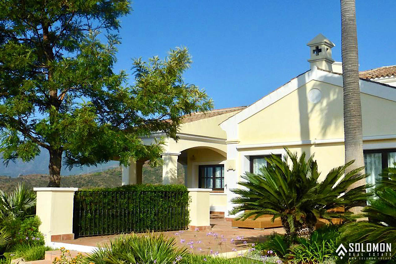 Bright Mansion with the Beautiful Swimming Pool in Benahavís – Costa del Sol – Marbella – Málaga – Spain