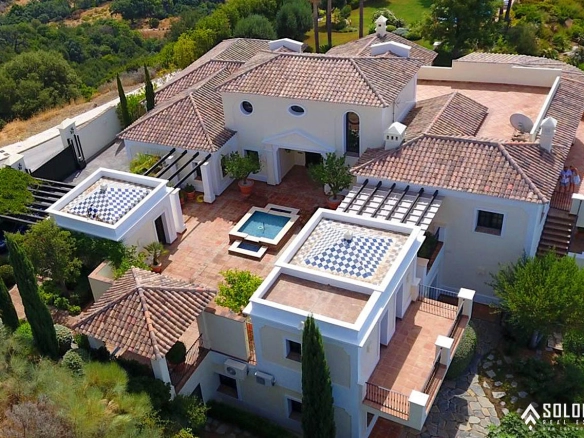 Bright Mansion with the Beautiful Swimming Pool in Benahavís – Costa del Sol – Marbella – Málaga – Spain