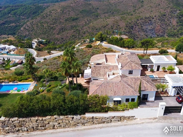 Bright Mansion with the Beautiful Swimming Pool in Benahavís – Costa del Sol – Marbella – Málaga – Spain
