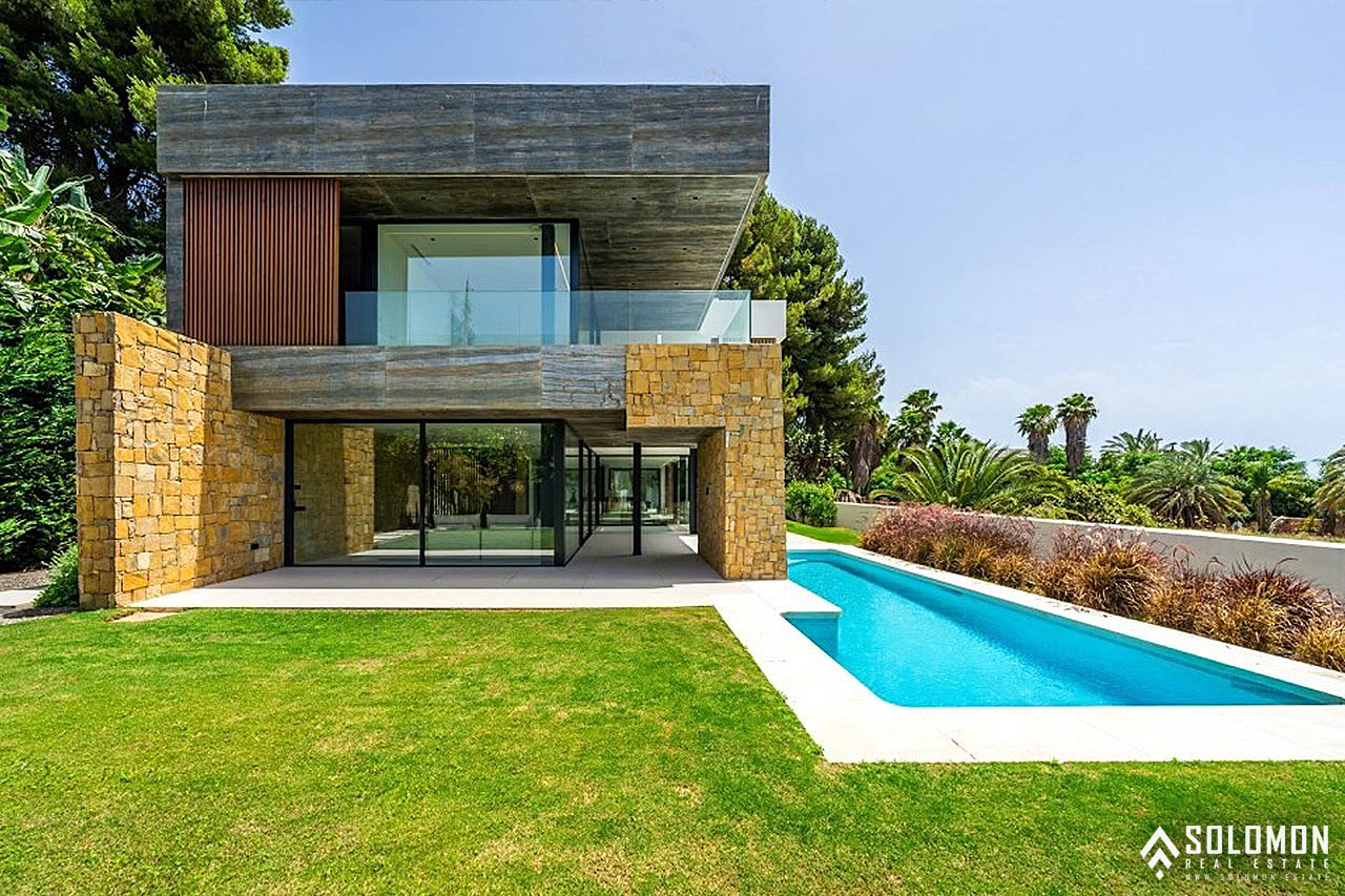 Unique Detached House with Pleasant Sea Views in Marbella – Costa del Sol – Nueva Andalucia – Málaga – Spain